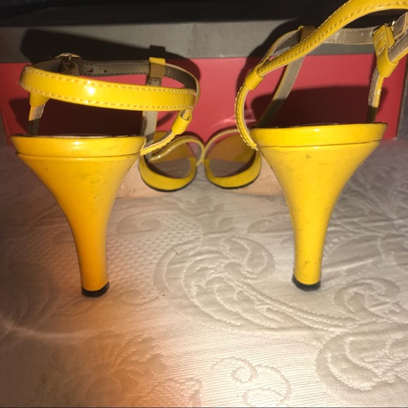 Yellow Patent Strappy Heeled Sandal Women’s SZ 4.5 - Picture 3 of 5